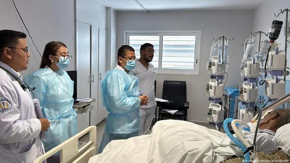 Rivera estaba ingresado desde el pasado 7 de marzo en la unidad de cuidados intensivos de un hospital capitalino por complicaciones respiratorias Rivera estaba ingresado desde el pasado 7 de marzo en la unidad de cuidados intensivos de un hospital capitalino por complicaciones respiratorias