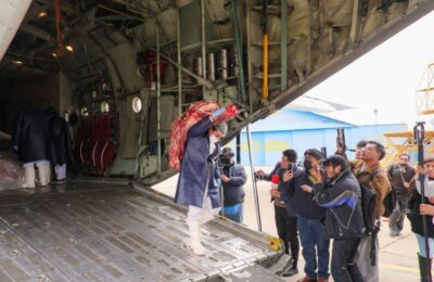 Arriban 40 toneladas de carne de res a La Paz vía puente aéreo