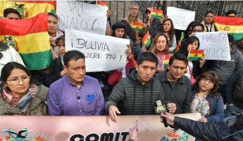 “Basta de bloqueos”: surgen protestas por el cerco a la ciudad de La Paz