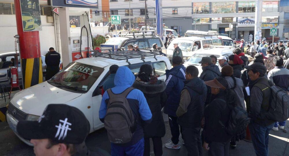 Los puntos de bloqueos aumentaron tras el supuesto apagón en el Chapare. Foto: EFE