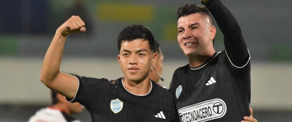 El equipo celeste, vestido de negro para este compromiso, se impuso por 2-1 en el duelo ante Vinto. El equipo celeste, vestido de negro para este compromiso, se impuso por 2-1 en el duelo ante Vinto.