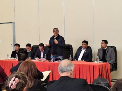 Llegan tres ministros a Sucre e instalan mesas de trabajo con instituciones