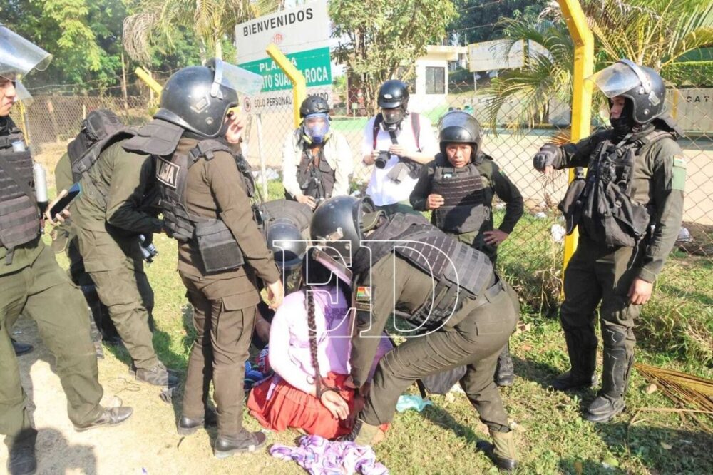 Aprehenden a mujer con Bs 14.000 durante intervención en el campo petrolero de Santa Rosa del Sara- Aprehenden a mujer con Bs 14.000 durante intervención en el campo petrolero de Santa Rosa del Sara