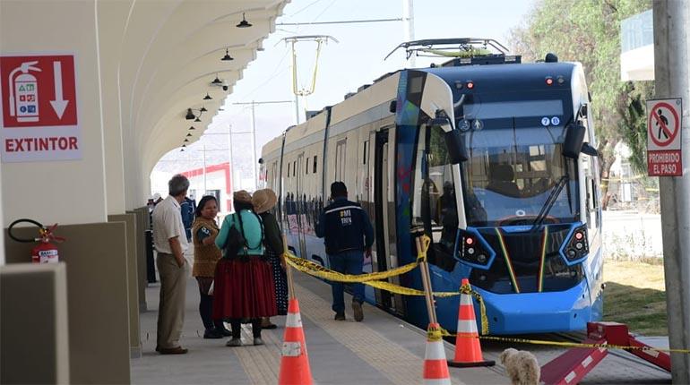 El tren metropolitano en la estación de San Antonio, parte de la línea verde. | Carlos López
