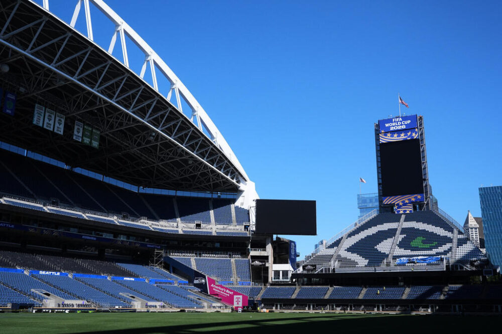 El estadio de Seattle, más conocido como Lumen Field, aparece fotografiado con su nueva señalización mientras continúan los preparativos para los partidos de la Copa Mundial de la FIFA 2026, el miércoles 27 de mayo de 2026, en Seattle.