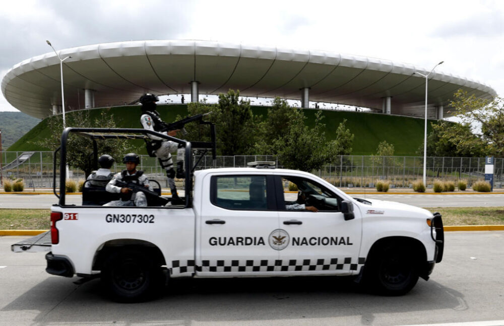 La Guardia Nacional Mexicana patrulla en el perímetro del Estadio de Guadalajara, en Zapopan, el 3 de junio de 2026
