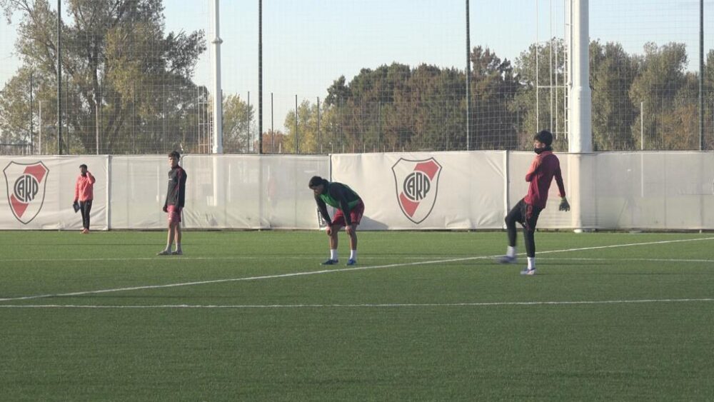 Así nacen los cracks del fútbol argentino: trabajo duro y durante varios años.