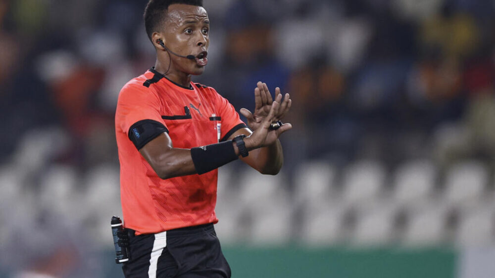 El árbitro somalí Omar Abdulkadir Artan durante la CAN 2024, el 23 de enero de 2024.
