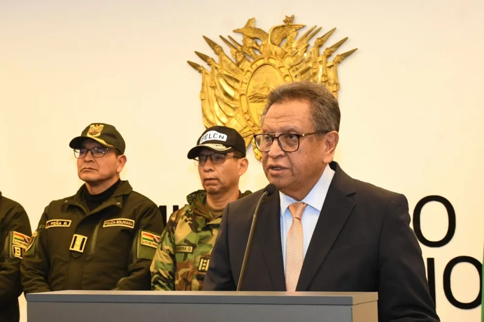 El ministro de Gobierno, José Marco Antonio Oviedo, en conferencia de prensa. Foto: APG
