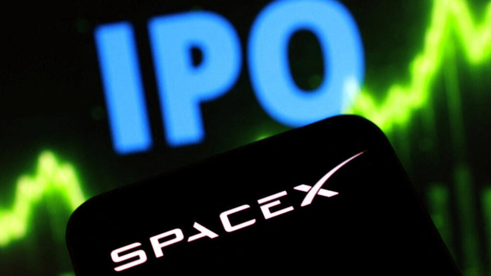 En esta ilustración tomada el 5 de junio de 2026 se ven el logotipo de SpaceX, la palabra "IPO" y un gráfico bursátil al alza.