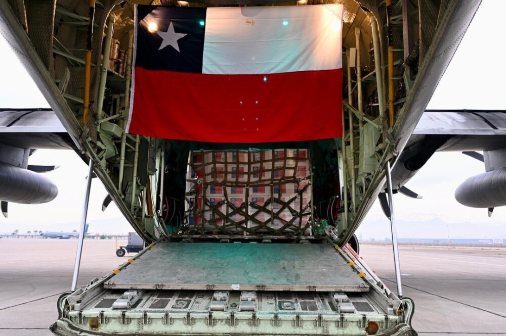 Chile hace un nuevo envío de ayuda humanitaria a Bolivia para enfrentar desabastecimiento