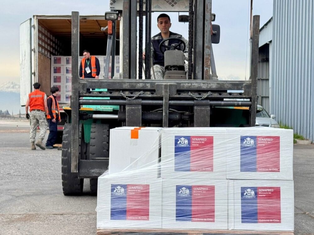 Chile hace un nuevo envío de ayuda humanitaria a Bolivia para enfrentar desabastecimiento