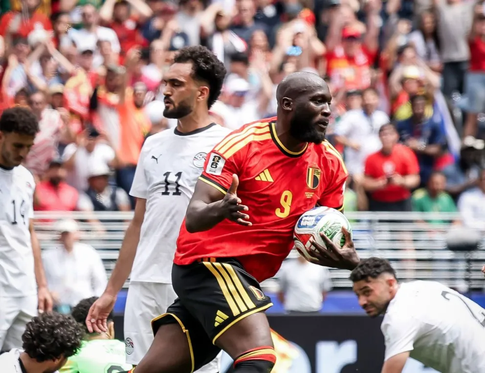 Lukaku celebra el gol del empate para los belgas. Foto: BR
