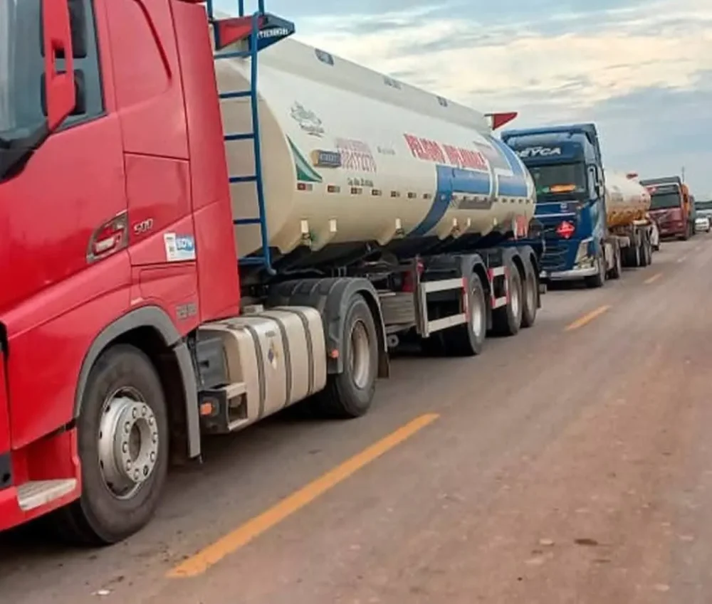Hay varias cisternas varadas/RRSS