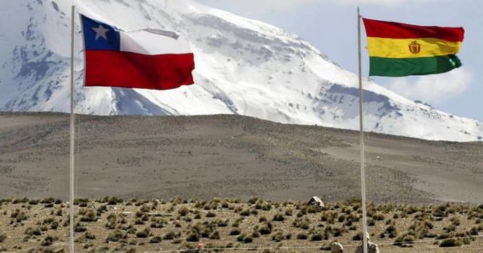 Banderas de Bolivia y Chile, Imagen Referencial.