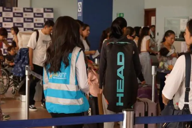 Personal de la ATT realiza controles en las terminales aeroportuarias. FOTO: ATT