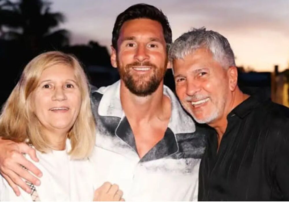 leo Messi, junto a sus padres en una imagen de sus redes sociales.